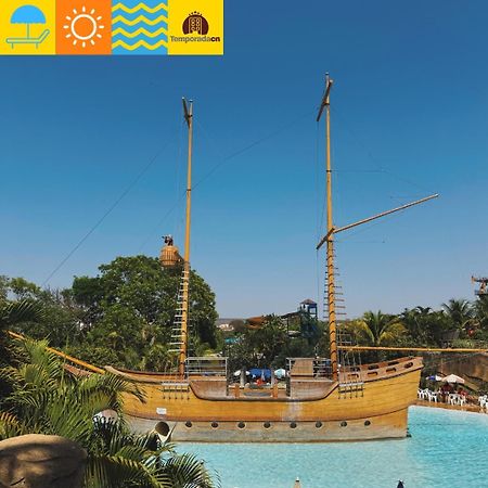 Piazza Com Acesso Ao Acqua Park Aparthotel Caldas Novas Bagian luar foto